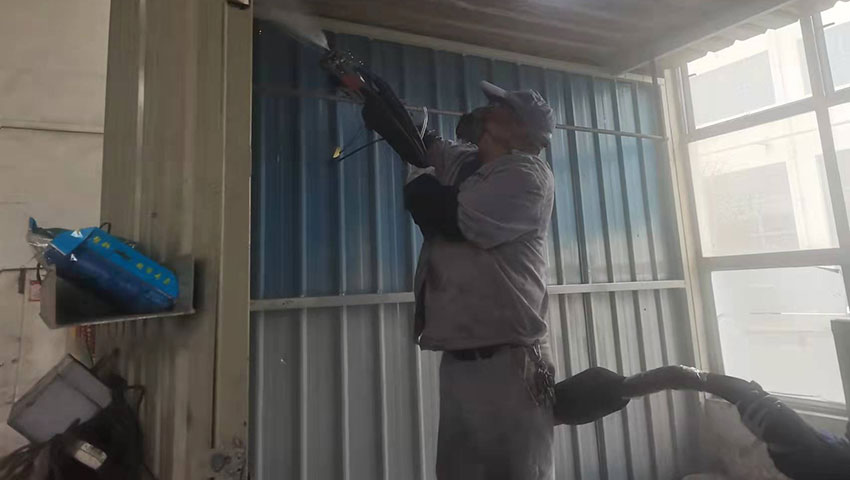 彩鋼板防水防腐設(shè)備(聚脲噴涂機)-京華邦威