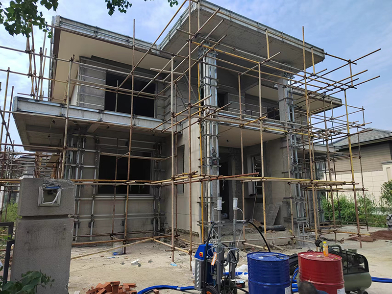 聚氨酯噴涂輕鋼別墅保溫設備要選多少錢一臺的？京華邦威廠家直銷