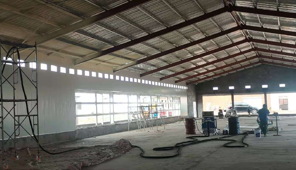 彩鋼瓦防腐噴涂聚脲設備怎么選？源頭廠家告訴您